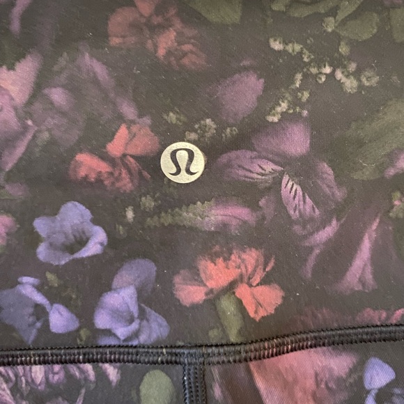 🌻lululemon Floral Capri Leggings - Picture 3 of 6